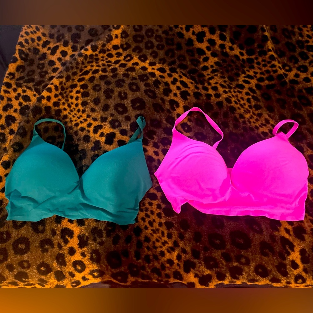 Bundle Victoria’s Secret wireless push up bras